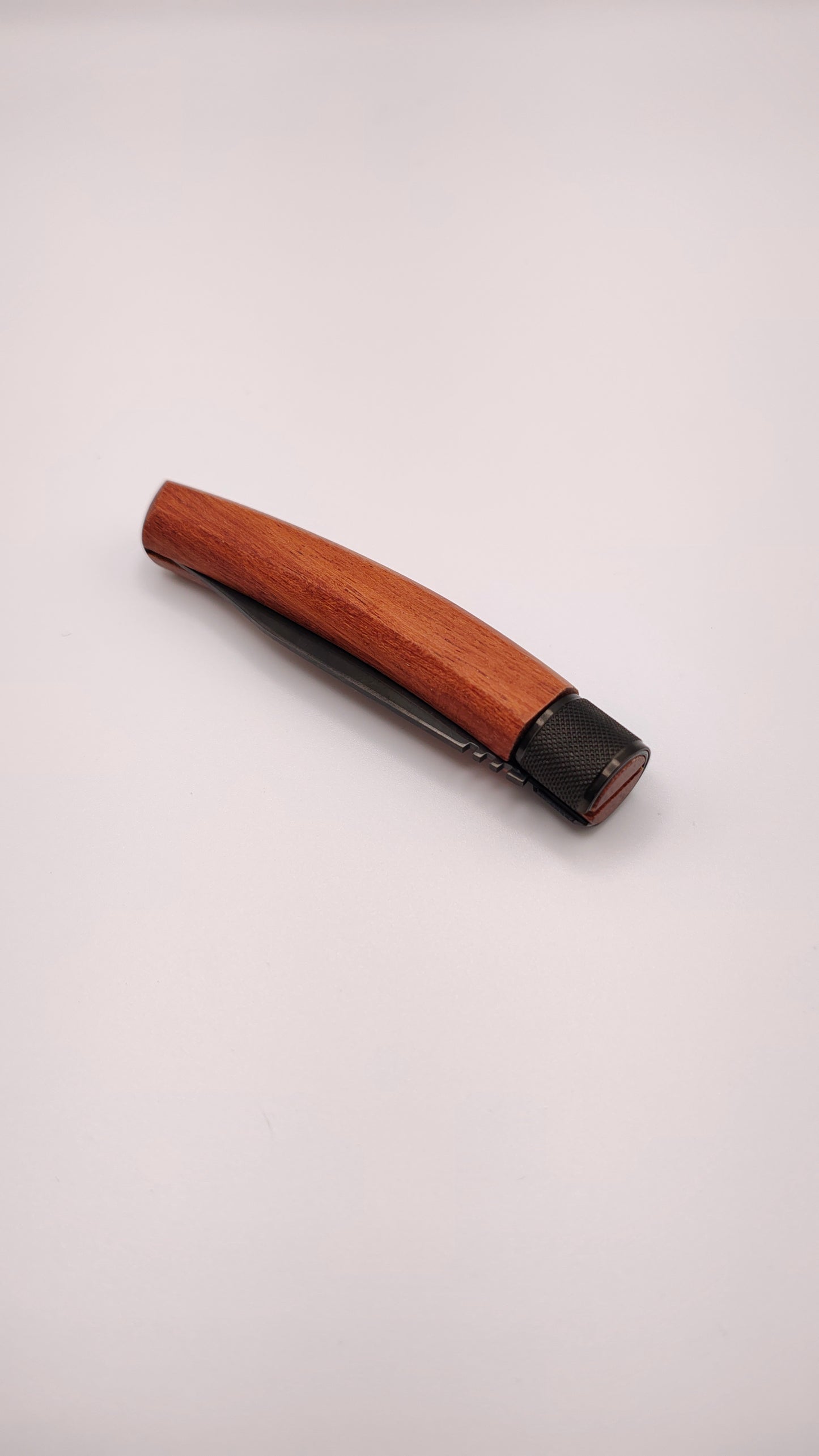 Navalha Martins LINHAGEM 54 – Bubinga & Titânio | Elegância e Tradição Portuguesa