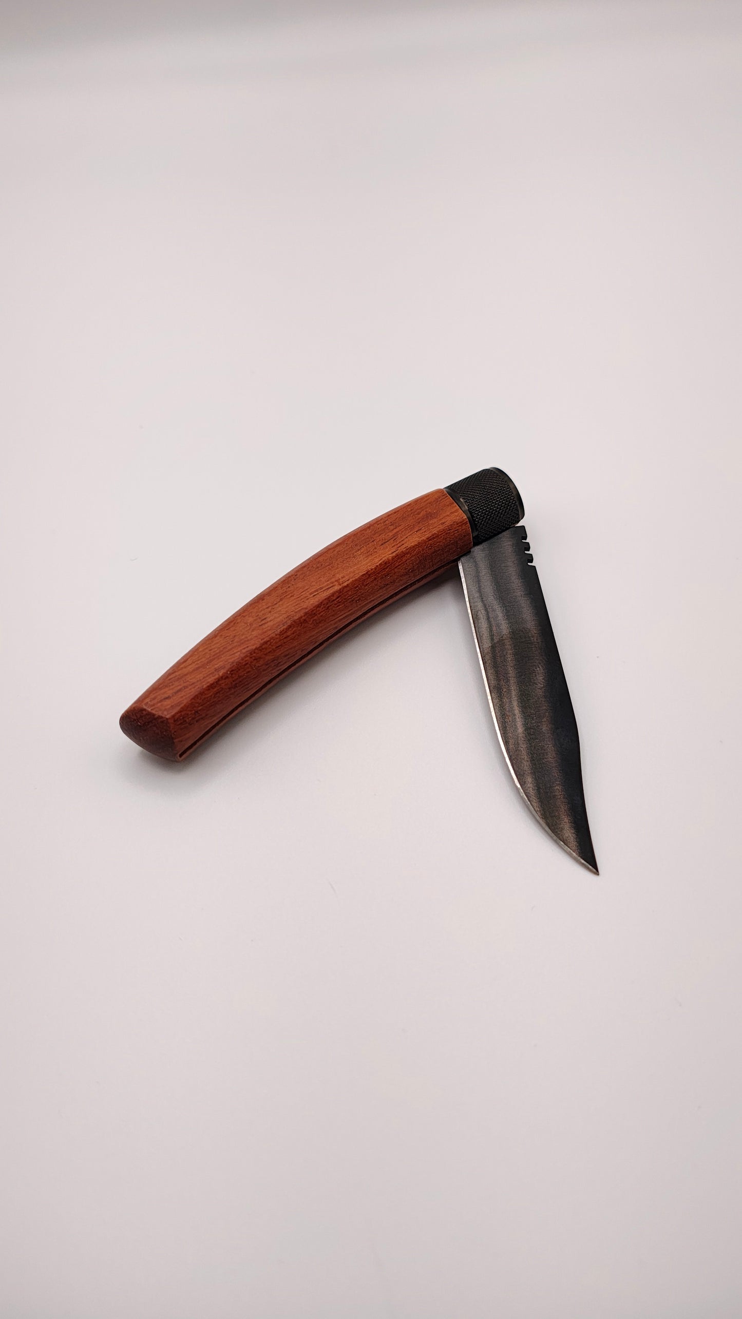 Navalha Martins LINHAGEM 54 – Bubinga & Titânio | Elegância e Tradição Portuguesa